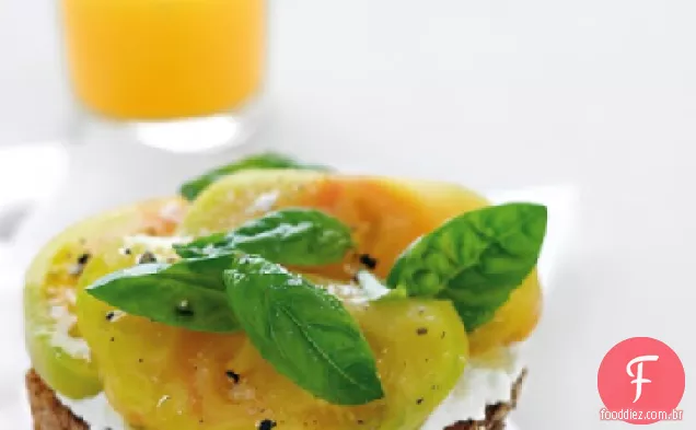Torradas de ricota e tomate