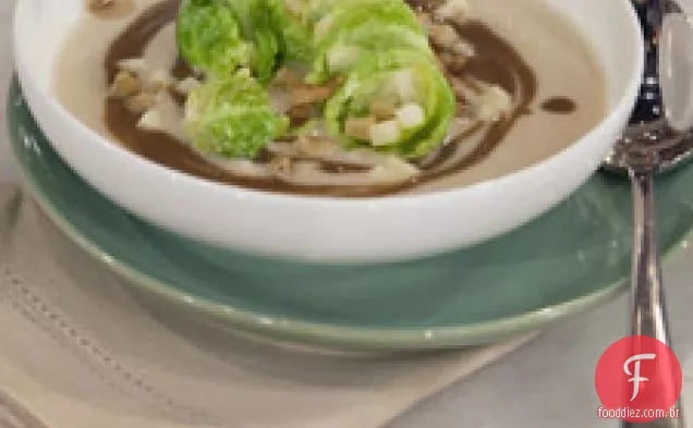 Sopa De Raiz De Aipo Com Couve De Bruxelas E Castanhas