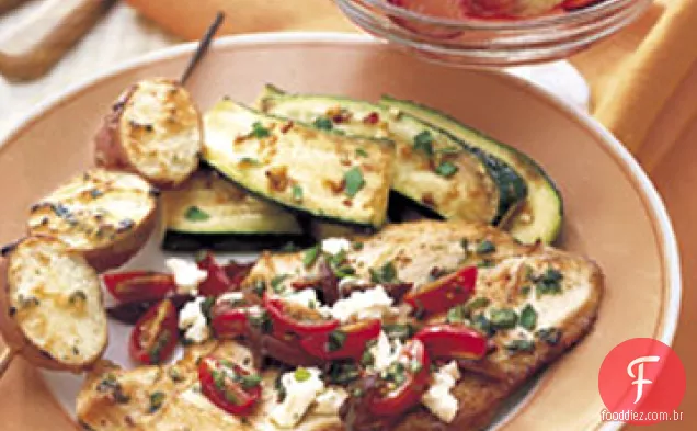 Frango salteado com tomate, azeitonas e queijo Feta