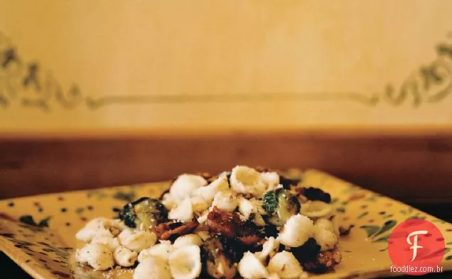 Orecchiette com couves de Bruxelas e Bacon