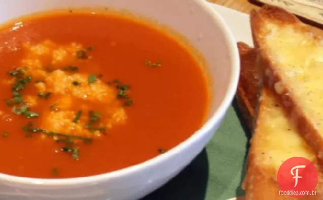 Sopa de tomate e cuscuz
