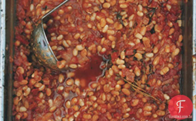 Tomate cozido lentamente e feijão branco de ervas