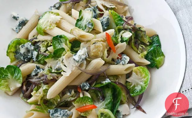Penne Rigate com couves de Bruxelas e Gorgonzola