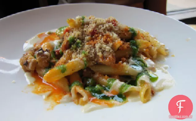 Salada Cavatelli com alcachofras e queijo de cabra