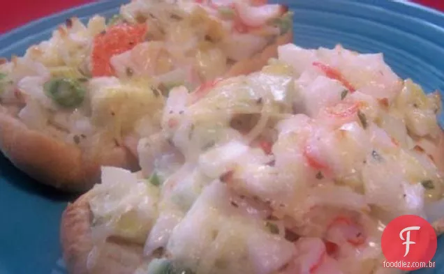 Sanduíche de carne de caranguejo e alcachofra