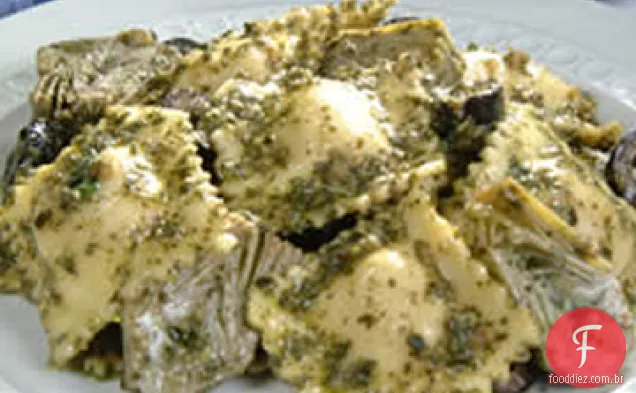 Quatro Ravioli de queijo com corações de alcachofra, azeitonas e Pesto