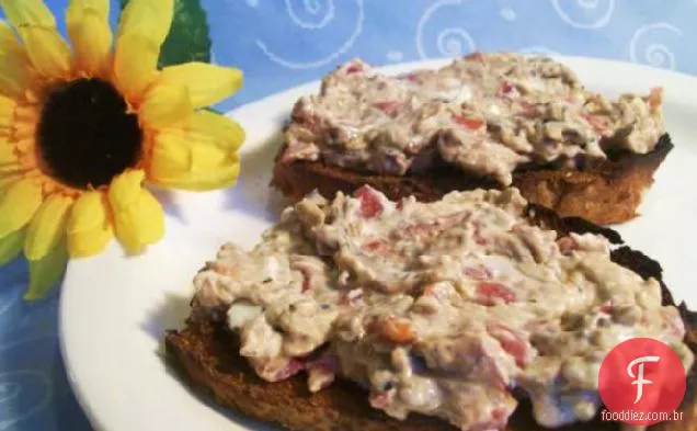 Bruschetta de queijo creme Herbed em torradas de baguete
