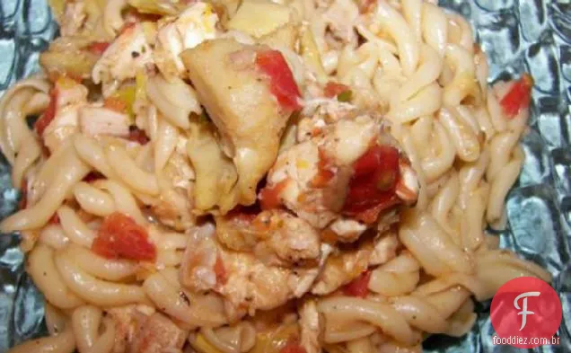 Penne com frango e alcachofras