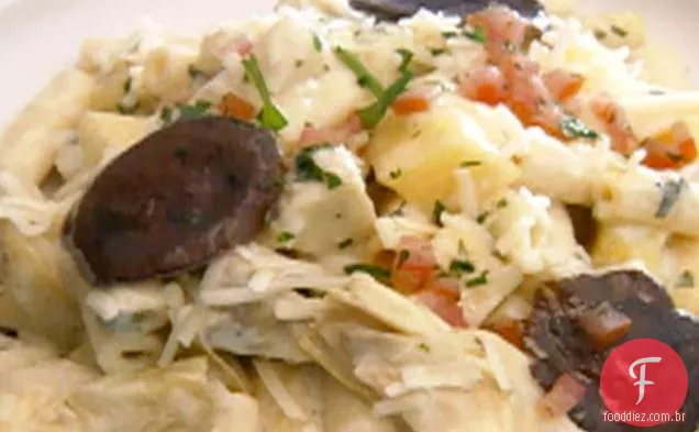 Macarrão com abacaxi e alcachofra