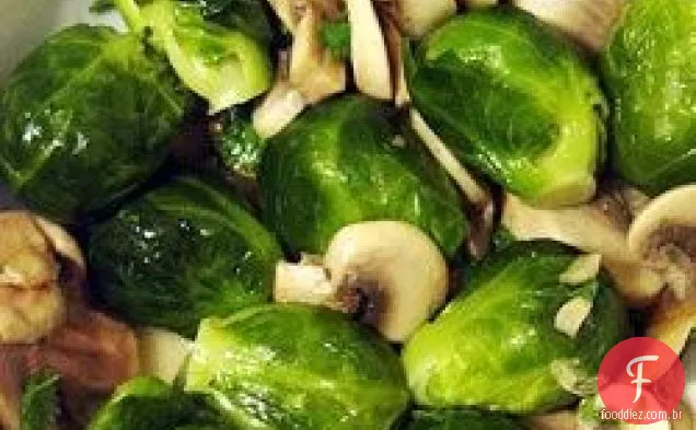 Couves de Bruxelas com cogumelos