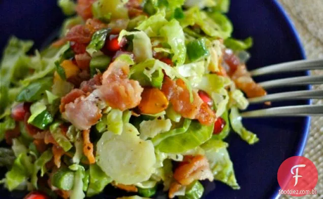Espargos Murchos E Salada De Couve De Bruxelas