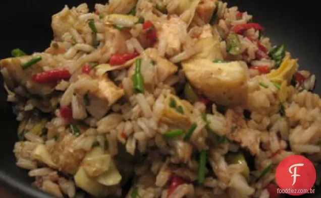 Salada mediterrânea de frango e arroz