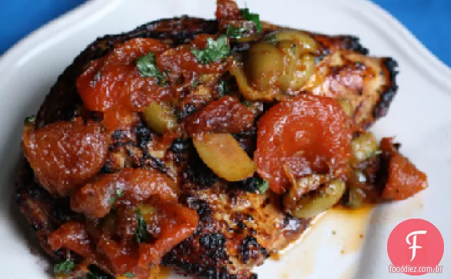 Tagine de frango marroquino com tomates secos ao sol e alcachofras