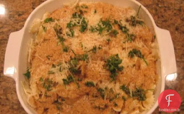 Macarrão com Gravata borboleta com alcachofras e cogumelos