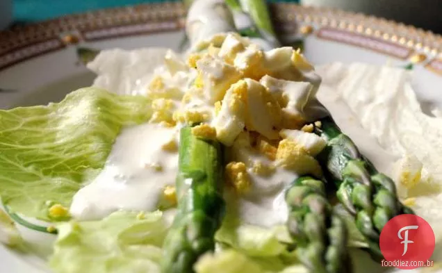 Salada de alcachofra e aspargos