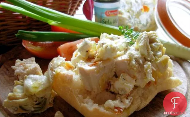Frango parisiense com cogumelos Portabella e alcachofras