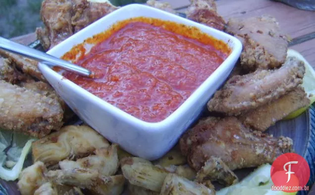 Frango frito e alcachofras com Salsa Brava