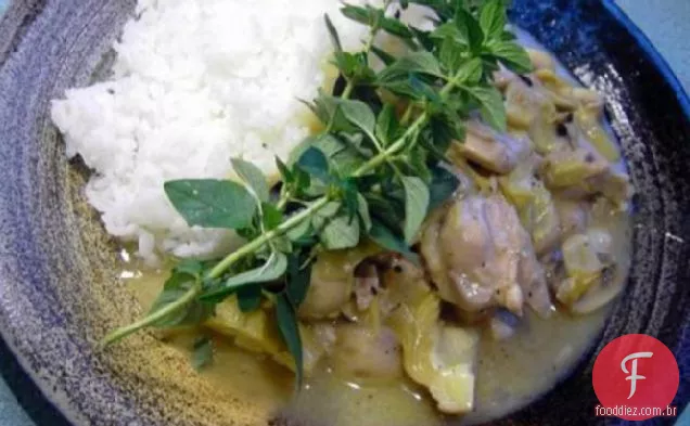 Frango com limão com alcachofras e alcaparras