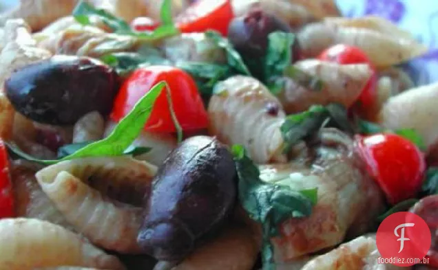 Salada Cavatelli com alcachofras e queijo de cabra