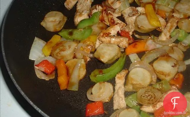 Tagliatelle com alcachofras e hortelã