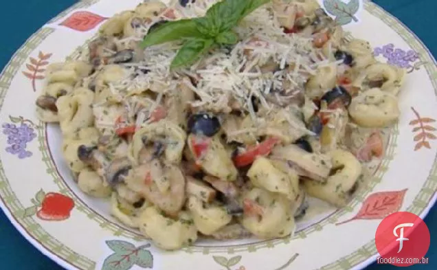 Pesto-Tortellini De Queijo Alfredo Com Frango Grelhado