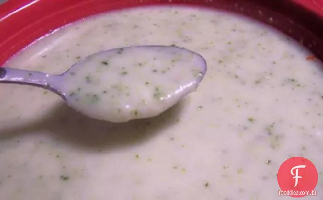 Sopa Cremosa De Couve-Flor De Brócolis Com Queijo Azul