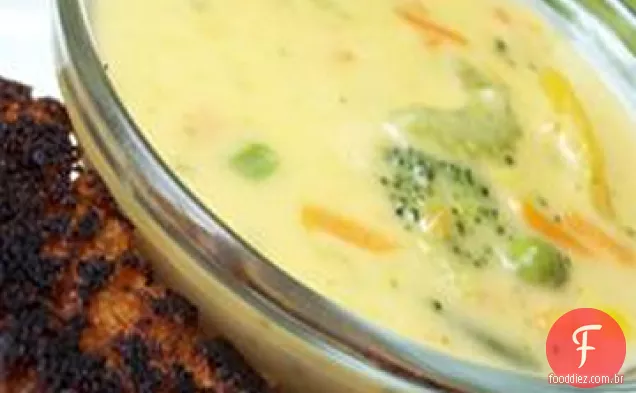 Brócolis de queijo e sopa de legumes