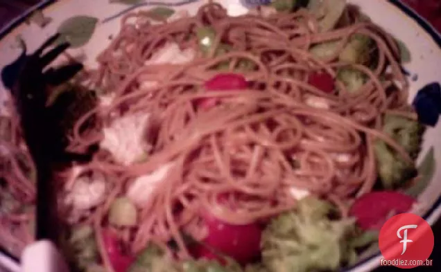 Salada De Macarrão De Frango