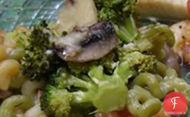 Cavatelli, brócolis e cogumelos