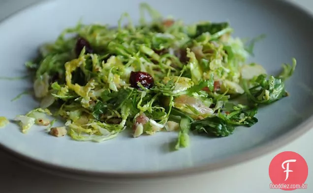 Salada De Couve De Bruxelas A La M. Wells