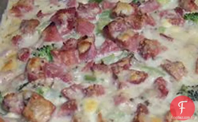 Caçarola de presunto, batata e brócolis