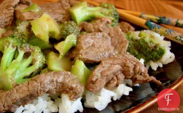Carne chinesa e brócolis