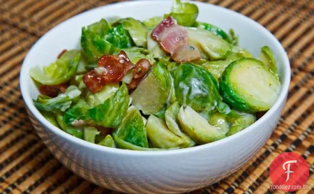 Couves de Bruxelas e Bacon cobertos de Gorgonzola derretida