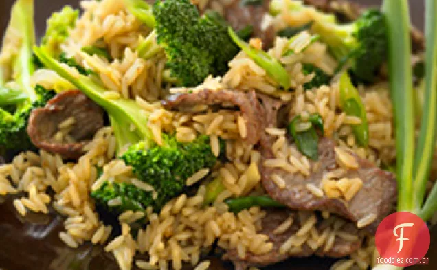 Carne e brócolis frite com Arroz Integral Integral