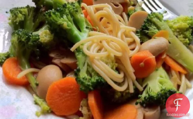 Macarrão chinês e fritura vegetal (para um)