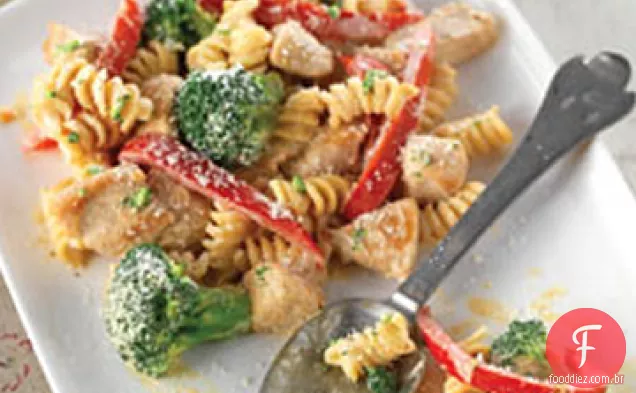Frango cremoso com brócolis e Macarrão Com Pimenta Vermelha