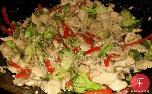 Frango, brócolis e limão salteados