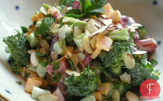 Salada De Brócolis E Couve-Flor Com Especiarias Africanas