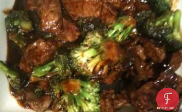 Carne de mel e brócolis salteados