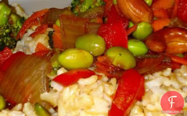Fritar vegetais e caju