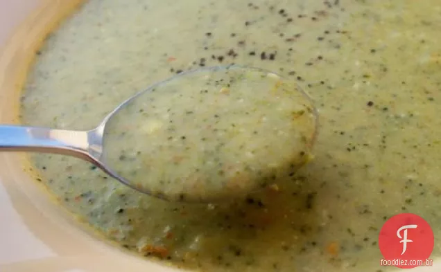 Creme com curry de sopa de brócolis