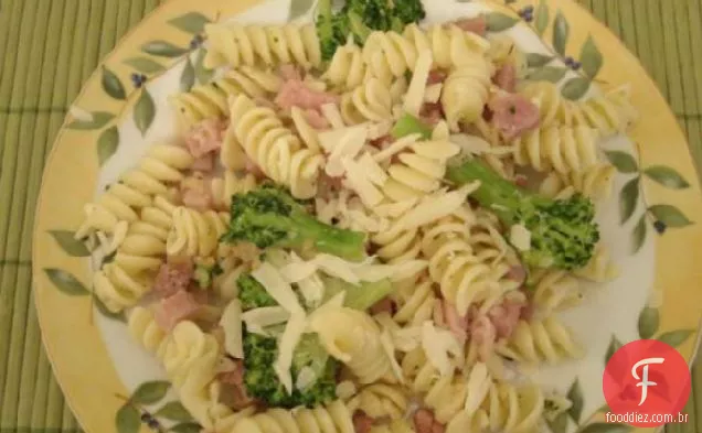 Massa com brócolis, Prosciutto crocante e Pão ralado torrado