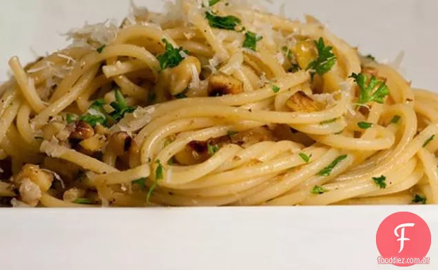 Espaguete Com Nozes E Anchovas