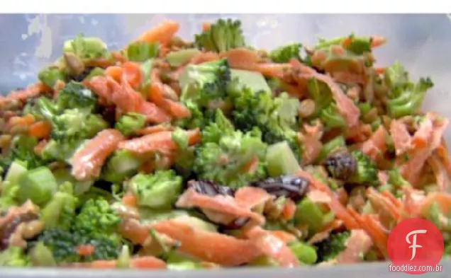 Não é a sua salada média de brócolis e passas