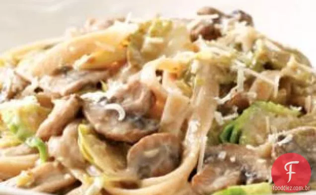 Fettuccine Cremoso Com Couves De Bruxelas E Cogumelos