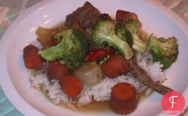 Carne Oriental e brócolis