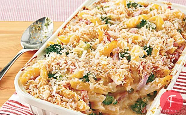 Penne assado com presunto e brócolis