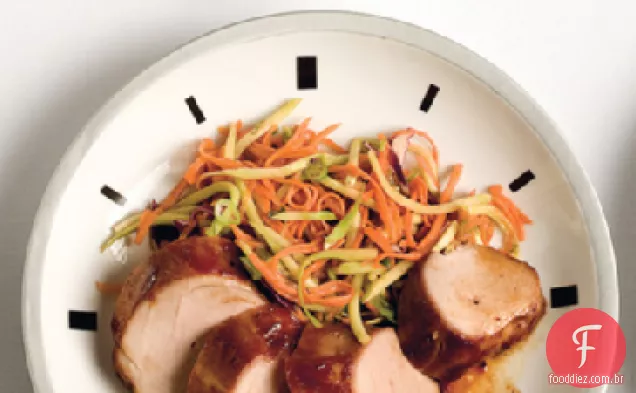 Lombo de porco Hoisin com salada de cenoura Asiática