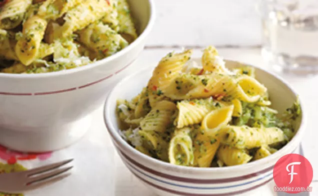 Sair de casa Penne Rigate com brócolis