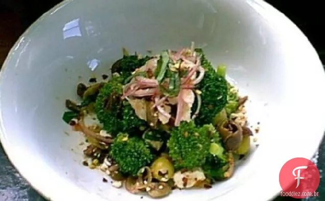 Brócolis de Carianne, azeitona verde e salada de tomate seca ao sol